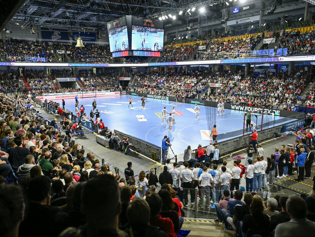 ISPFD_ts's tweet photo. @liquimoly_hbl
@HCErlangen - @SCMagdeburg 27:32

📷 https://t.co/Wp5BMjNQP4
-der Post enthält unbezahlte Werbung-
#erlangen #hcerlangen #hce #magdeburg #scmagdeburg #liquimolyhandballbundesliga #erlangerstadtwerke #fackelmann #edeka #sparkasseerlangen #hofmannpersonaldeutschland https://t.co/RDrTOm7A3k