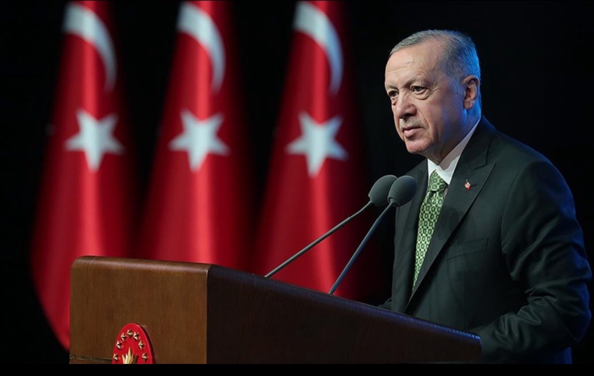 Cumhurbaşkanı Erdoğan: 'Ülkemizin karşı karşıya kaldığı her türlü provokasyona rağmen hızlandırdığı büyüme mücadelesini ancak 19 Mayıs'ın ruhuna sahip çıkarak sürdürebiliriz.'