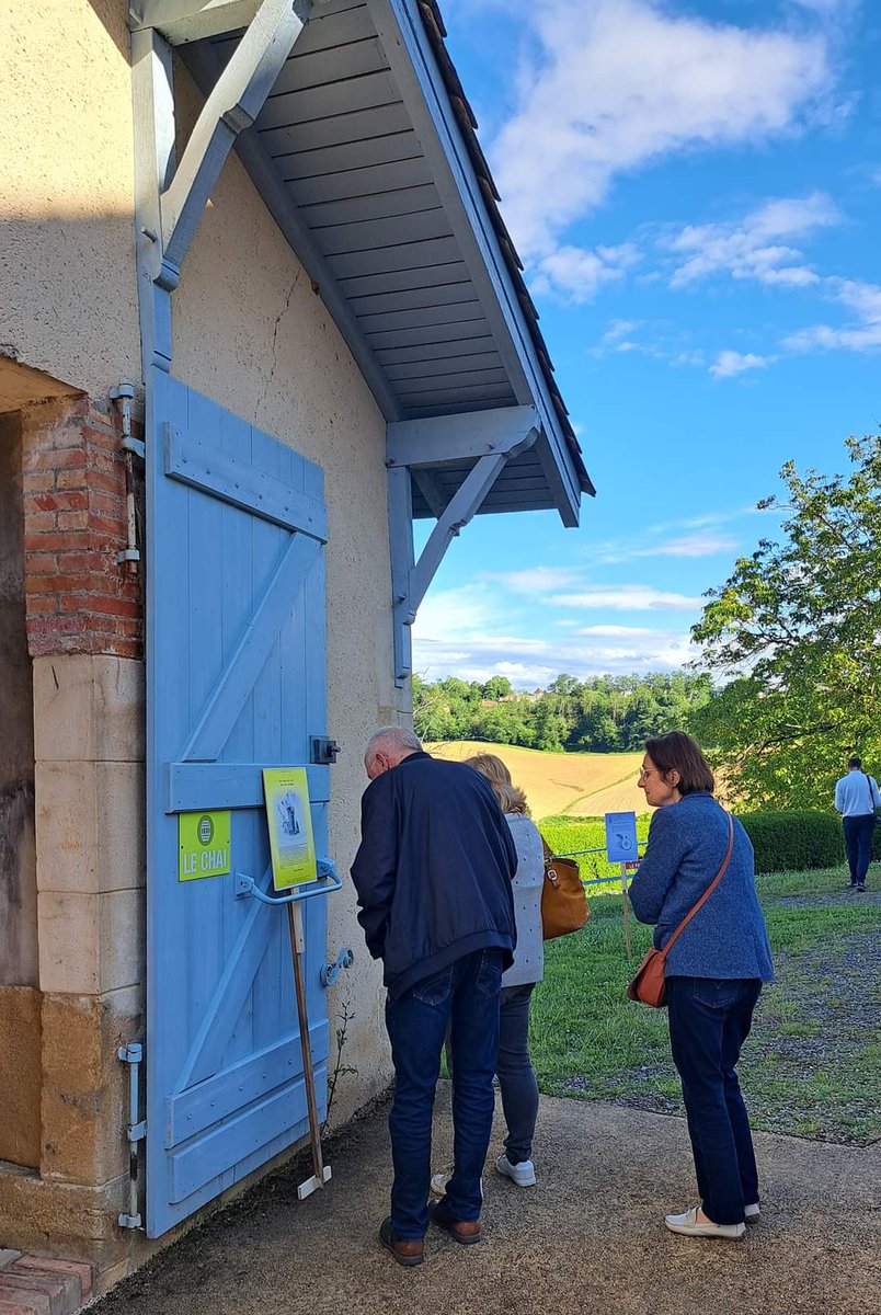MusChalosse's tweet photo. "La Classe, l'œuvre !" pr la @NuitdesMusees avec les élèves de 1ère SAPAT du lycée pro agricole de Mugron. 
Exposition déambulatoire à l'occasion des 40 ans du Musée de la Chalosse. Projet accompagné par l'artiste plasticienne Valérie Champigny. 
Bravo pour leur investissement 👏 https://t.co/NbuVdzUgDp