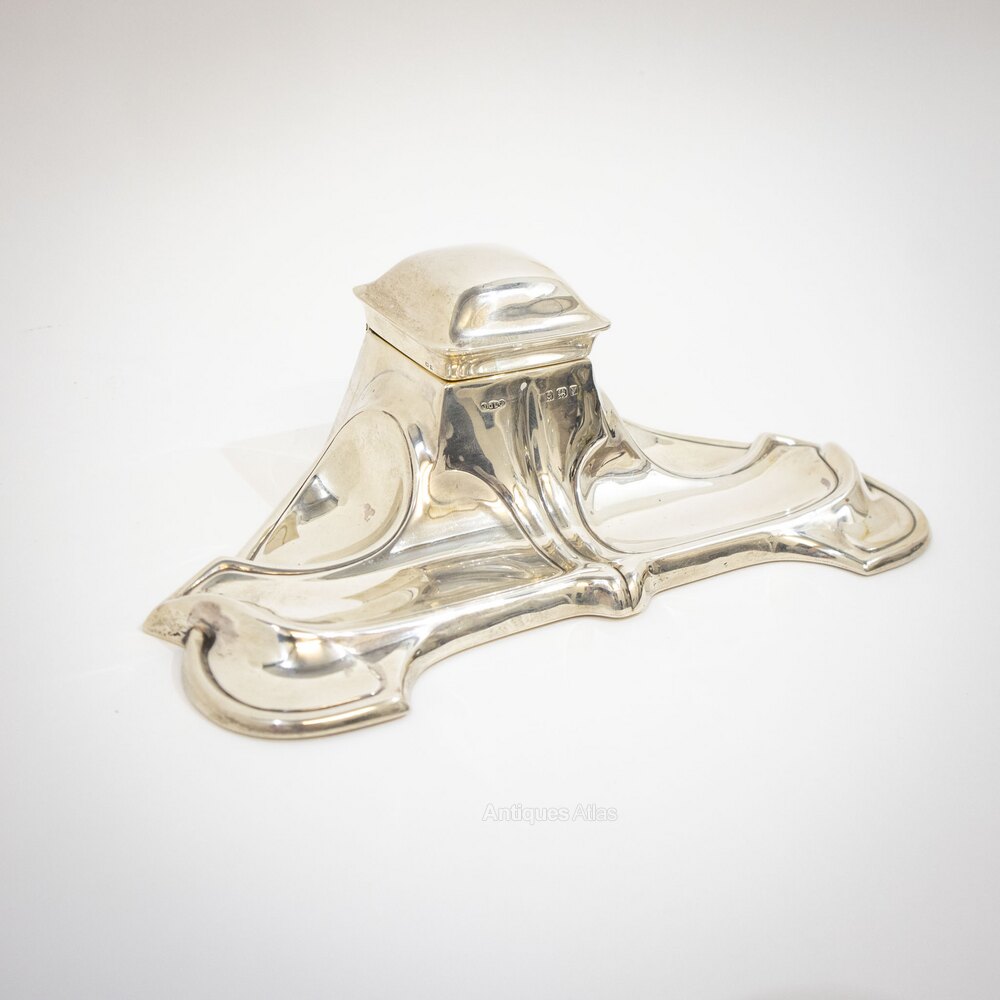 antiques_atlas's tweet photo. Art Nouveau Silver Inkstand. Crafted in the opulent style of Art Nouveau, Birmingham, 1923.
https://t.co/qLavvhOU4A
For Sale from Newark Antiques And Interiors
#antiquesilver #sterlingsilver #artnouveauantiques #artnouveau #artnouveauinkstand #englishsilver @newarkantiques https://t.co/huZ8bAukKU