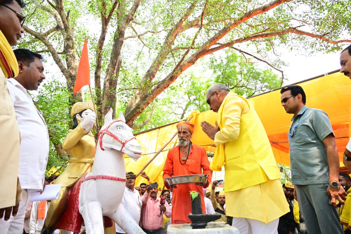 अम्बेडकरनगर लोकसभा प्रत्याशी माननीय श्री रितेश पाण्डेय जी के समर्थन में आयोजित विशाल जनसभा में बतौर मुख्य अतिथि उपस्थित होकर स्थानीय जनमानस को संबोधित करते हुए ऐतिहासिक मतों से विजई बनाने का आह्वान किया।।