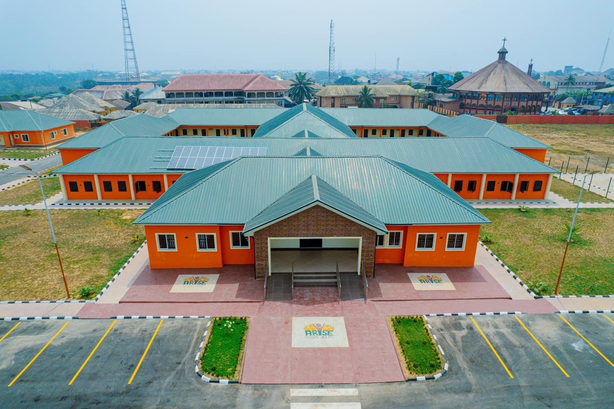 _PastorUmoEno's tweet photo. As part of the activities marking my first year in office, I had the privilege of commissioning the newly built model Primary Health Centre in Ikot Nkwo, Ibesikpo Asutan LGA, and the Christ the King Model Primary School and Government School Ewet Offot. https://t.co/WtNsFHmsOW