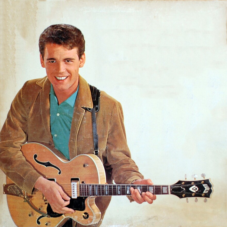 Duane Eddy was een gitarist die met zijn 'twangy' gitaar (samen met zijn producer Lee Hazlewood) veel artiesten beïnvloed heeft. Van The Beatles tot Springsteen, van The Beach Boys tot Chris Isaak. In mijn laatste podcast zijn verhaal. open.spotify.com/episode/54O7md…