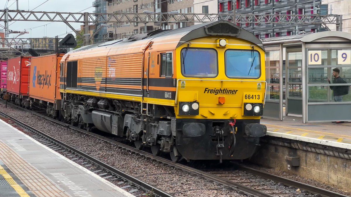Freightliner 66413, Stratford, 6th May 2024. 

#thelondontransportdroid #freightliner #trains #railway #stratford #class66 #freight
