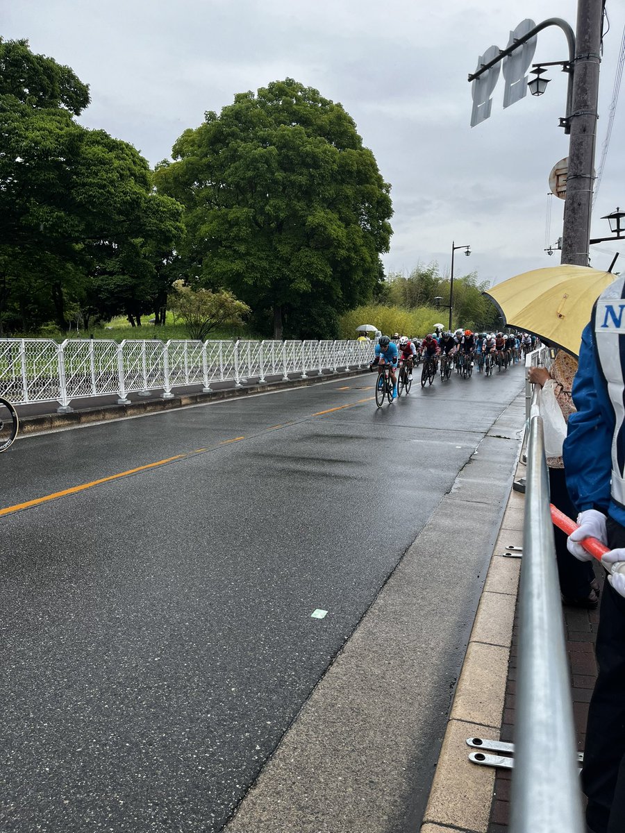 Murphyf42186017's tweet photo. JBCF堺クリテリウム、耐えきれずDNF…
雨降って難しい中、踏むしかない位置に入れなかった事が原因😭
次がんばろ！次！（笑）
 #yoeleo #yoeleojapan #yoeleobike 
#diatec_ltd #ダイアテック #mucoff #マックオフ #abushelmets #abusstormchaser #abus_cycling #hsj #teamhsj #hase塾 #jamcycle https://t.co/T4FBZycBLy