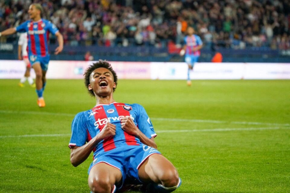 Tidiam Gomis à 17ans et 9mois devient le plus jeune joueur à inscrire un doublé avec le Stade Malherbe Caen 🤯

#TeamSMC #SMCaen #SMC