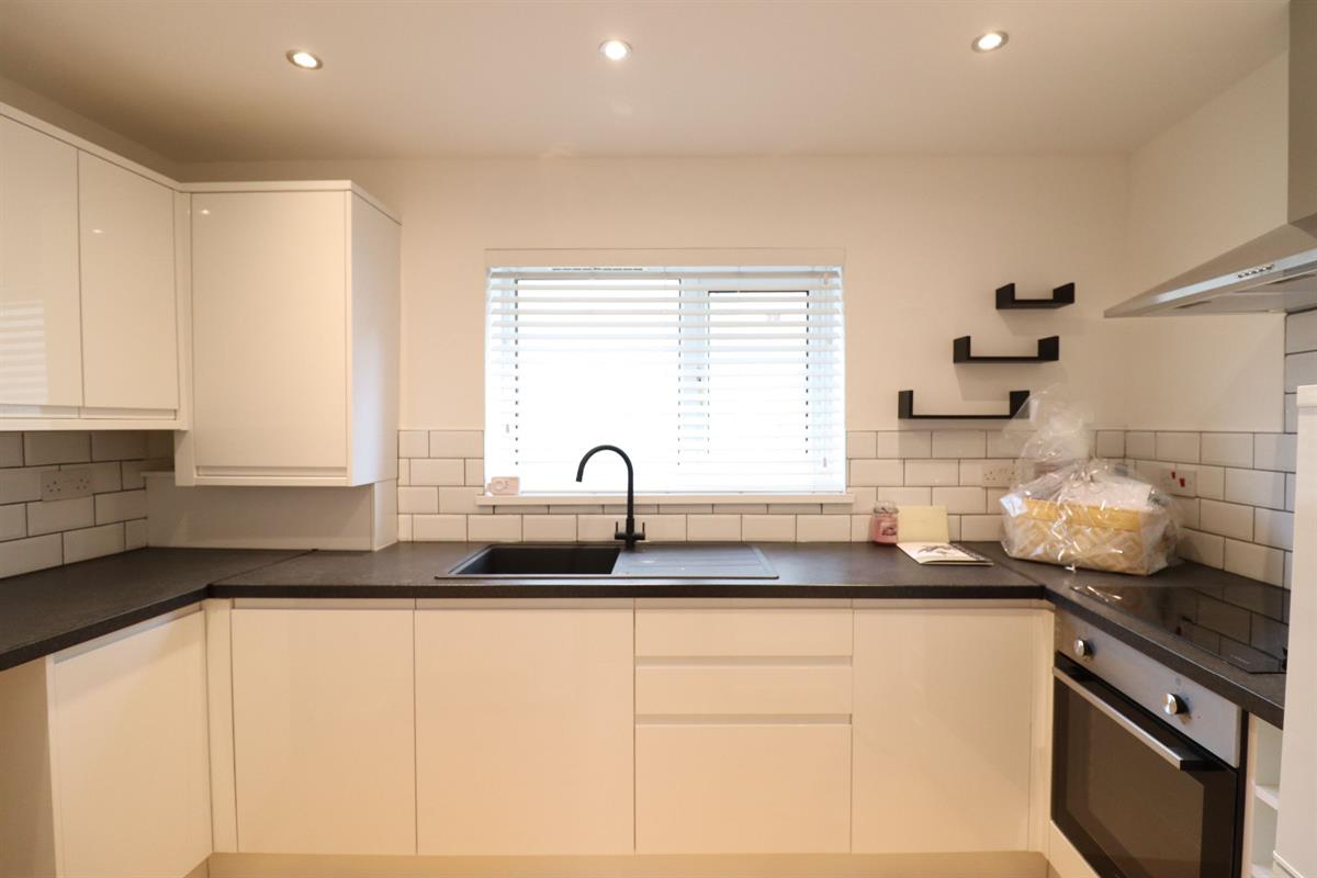 thegrayhouseltd's tweet photo. Available Now, 2 Bed Unfurnished Terraced House. Woodland Road, Skewen, Neath. Rent £695pcm. Bond £795. #neath #neathlettings #neathlettingagent #neathrentals #SA11 #neath #skewen #neathproperties #neathrental View details: https://t.co/yfrEproe7H https://t.co/uxFIbvX6JL