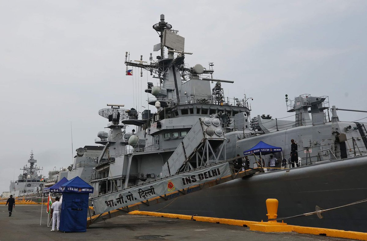 Indian Navy ships (guided missile destroyer INS Delhi, fleet tanker INS Shakti and ASW corvette INS Kiltan) are in Manila for a 4-day goodwill visit. 🇵🇭 and 🇮🇳 navies will hold SMEE sessions, cross-deck visits, cultural visits, etc in the coming days. 📸 Richard Reyes/ PDI