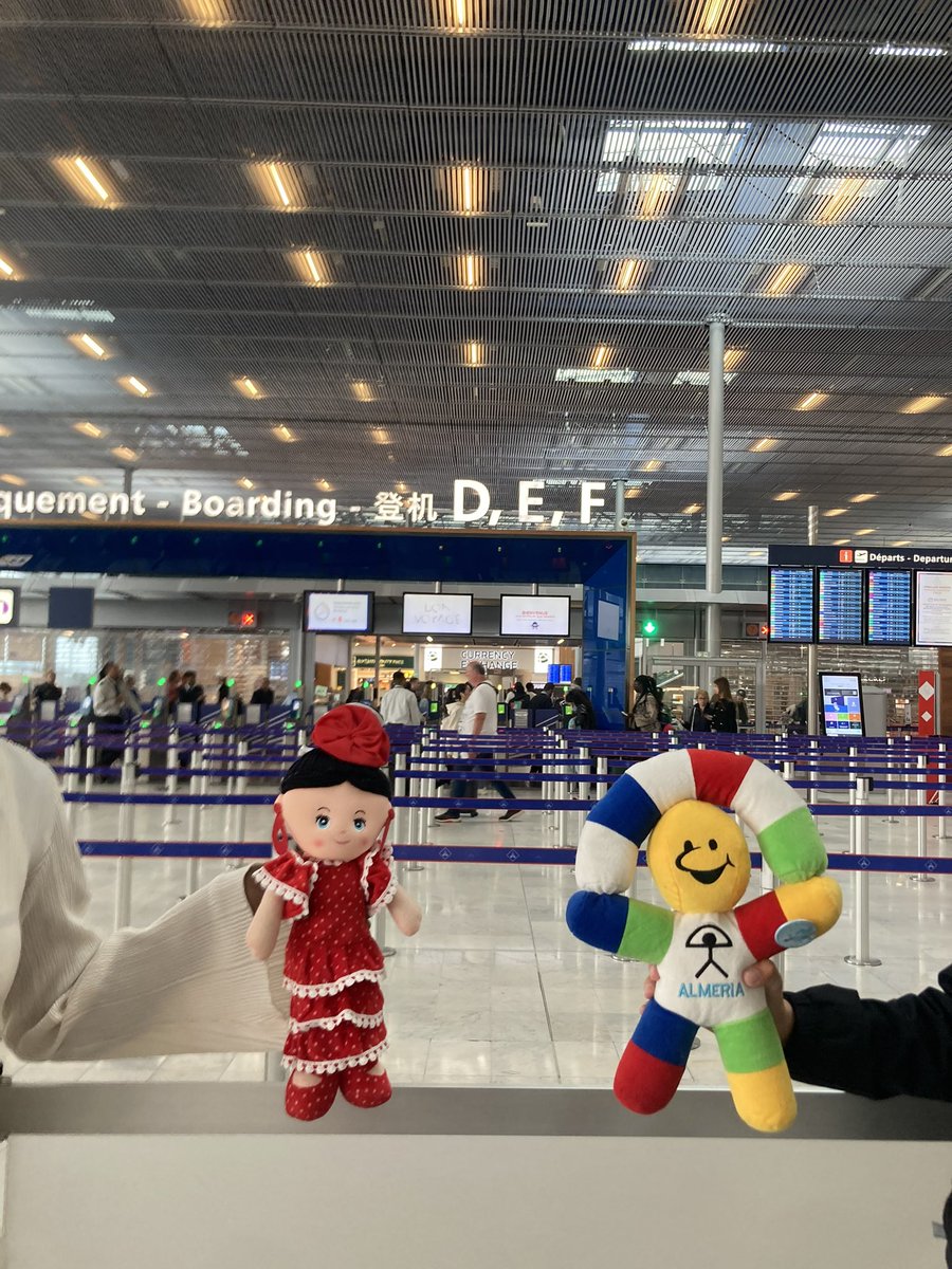 Départ, ce matin pour Cadix, des 30 élèves de la Section Internationale en langue espagnole du collège Robespierre. C’est parti pour une semaine intense, faite de rencontres et de la découverte d’une autre culture européenne ! #Erasmus+