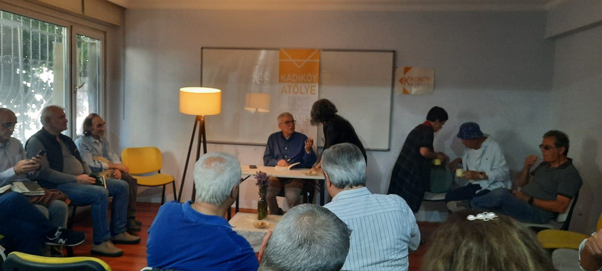 NotaBeneY's tweet photo. Dün Kadıköy Atölye'de gerçekleşen Uğur Ayken'in "Devrimciler de İnsandır" adlı kitabının imza ve söyleşisinden...
@KadikoyAtolye
#imza #söyleşi #devrimciler #yenikitap #NotaBeneY https://t.co/H2iIWuBq93