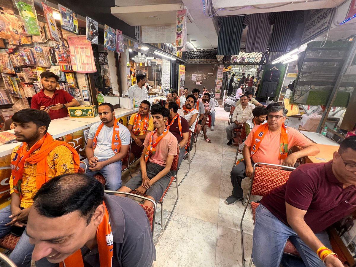 ShetSadanand's tweet image. Addressed @BJP4Delhi Karyakartas in Govindpuri, Kalkaji Assembly Constituency of #SouthDelhi Loksabha Parliamentary Constituency along with MLA from Madhya Pradesh Shri Vijay Pal Singh Ji, Corporator from Rajasthan Shri. Giriraj Singh Ji, and others.

#AbkiBaar400Paar