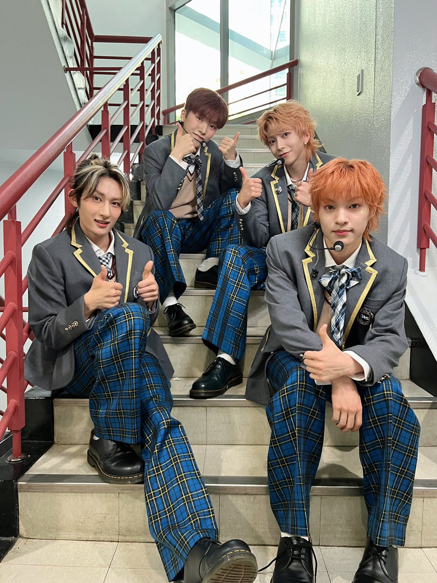 TOZ_YYent's tweet photo. [📸] 

2024.05.19 인기가요👟👟
토파즈 마지막 방송까지 함께해서 행복해요
끝까지 따라와주기 💓 ૮ ◜ᵕ◝ ྀིა

#TOZ #티오지 
#TO_my_new_friends
#NU_SHOES
#TOZ_KOREA_1ST_MINI_ALBUM https://t.co/0mGjTUDQEy