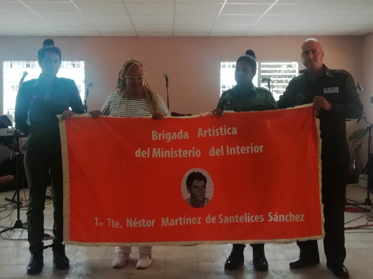 La Brigada Artística del Minint Néstor Martínez de Santelices Sánchez fue constituida y abanderada el sábado durante su presentación en la Brigada Especial Nacional en La Habana, conformada por aficionados del organismo y de las Casas de Cultura #UnaHistoriaJuntos por la Cultura