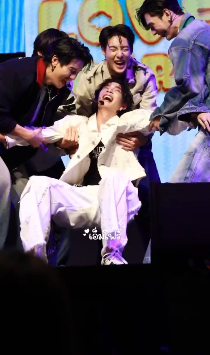 ggpnp's tweet image. 👤: ฮัลโหล 1669 หรอคะ 
มีคนเป็นลมหมดสติค่ะ

🚨 : เพราะสาเหตุอะไรครับ

👤 : อุ้มเมียค่ะ

5555555555555555555566666
@ppoohkt @pavelphoom 

#PitBabe1stFMinTP
#PoohPavel #พูห์พาเวล