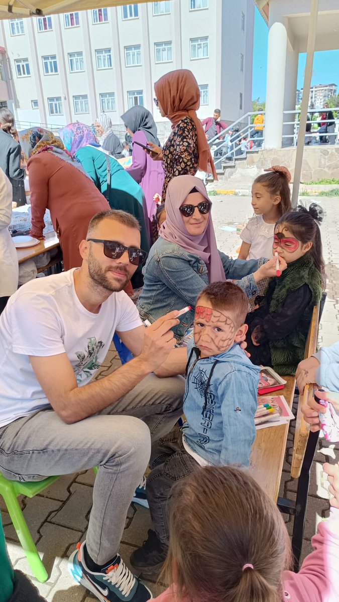 Bu sene yapılan 2. Geleneksel Kermesimizden kareler... 🤗

<a href="/tcmeb/">Millî Eğitim Bakanlığı</a> 
<a href="/MusMilliEgitim1/">Muş İl Millî Eğitim Müdürlüğü</a>
<a href="/EnverkV/">Enver KIVANÇ</a>