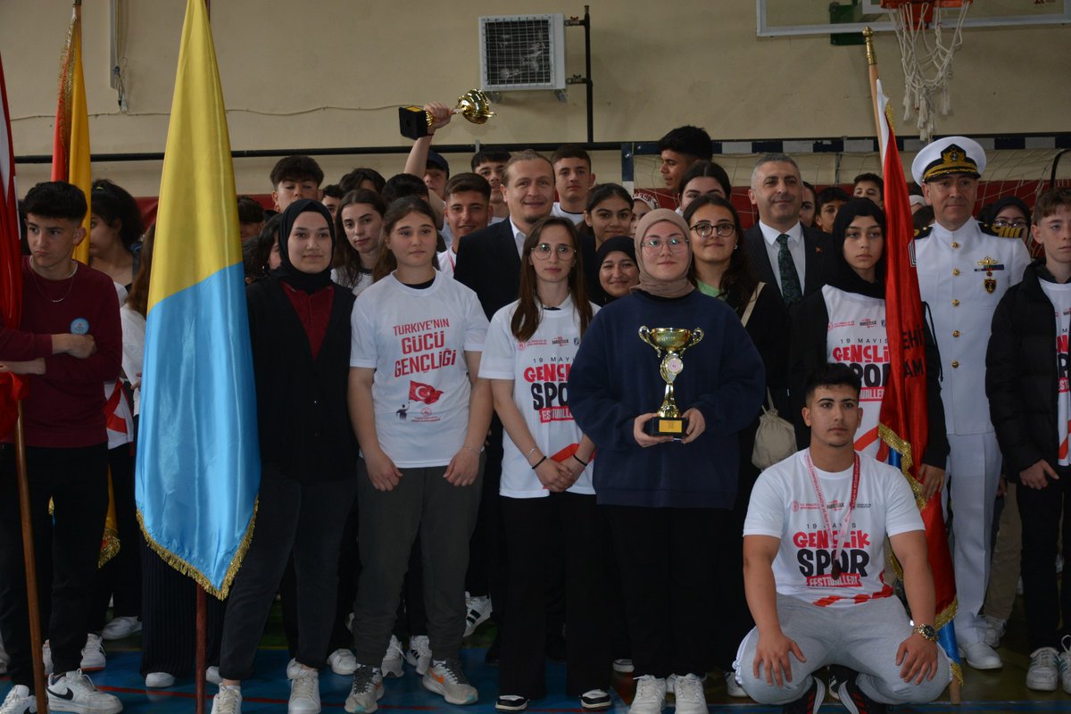 105 yıl önce olduğu gibi bugün de aynı ruh, aynı heyecan ve aynı kararlılıkla  çalışmaya, üretmeye ve güçlü yarınları inşa etmeye devam ediyoruz.
19 Mayıs Atatürk’ü Anma, Gençlik ve Spor Bayramı’mız kutlu olsun.

#TürkiyeninGücüGençliği