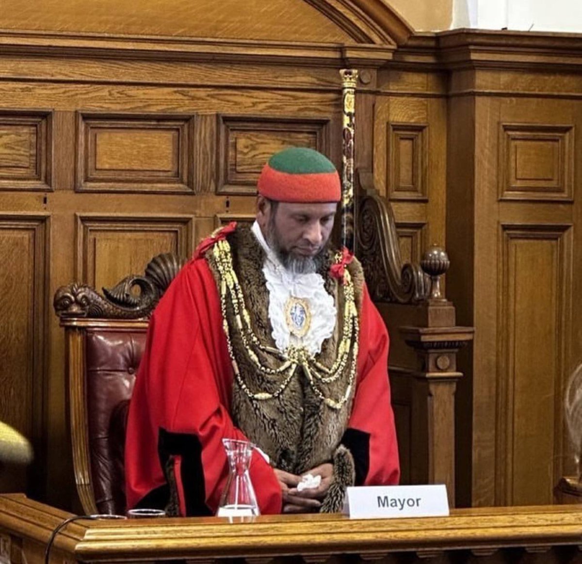 El nuevo Alcalde de Brighton & Hove,Reino Unido, implementará medidas “acordes al respeto y decoro a la comunidad musulmana”: Mohammed Asaduzzaman, logró movilizar a los musulmanes y obtener una aplastante mayoría en una de las principales ciudades de Reino Unido.