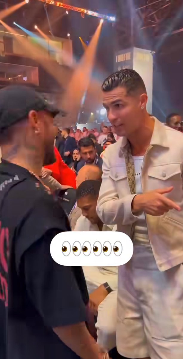 Neymar went all the way to Ronaldo’s seat to greet him last night. Respect 🇧🇷 🇵🇹 🤝🏾