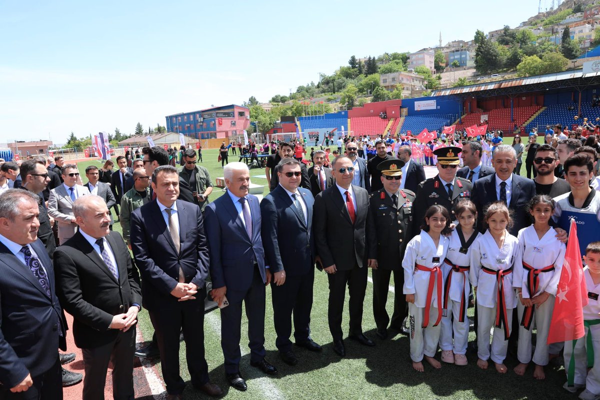 “19 Mayıs Atatürk’ü Anma,Gençlik ve Spor Bayramı'nın 105. yıl dönümü 21 Kasım Şehir Stadyumu’nda coşku ile kutlandı. Valimiz Sayın Tuncay Akkoyun, İl protokolü ve İl Müdürümüz Sn.Murat DEMİR'in katıldığı programa,vatandaşlarımız yoğun ilgi gösterdi @Yusuf__Tekin @tuncay_akkoyun