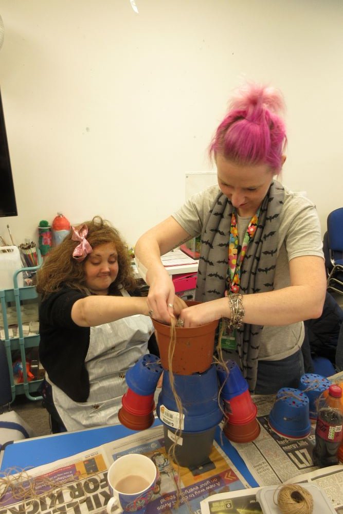 Last week, we ran a flowerpot-making workshop with the lovely folks at the TimeOut Group over in #Handforth.

They'll be visiting in the summer to find their creations! 🧐

#BuxtonFlowerpotTrail #Buxton #FunnyWondering #flowerpotpeople #communityarts #creativity #accessibleart