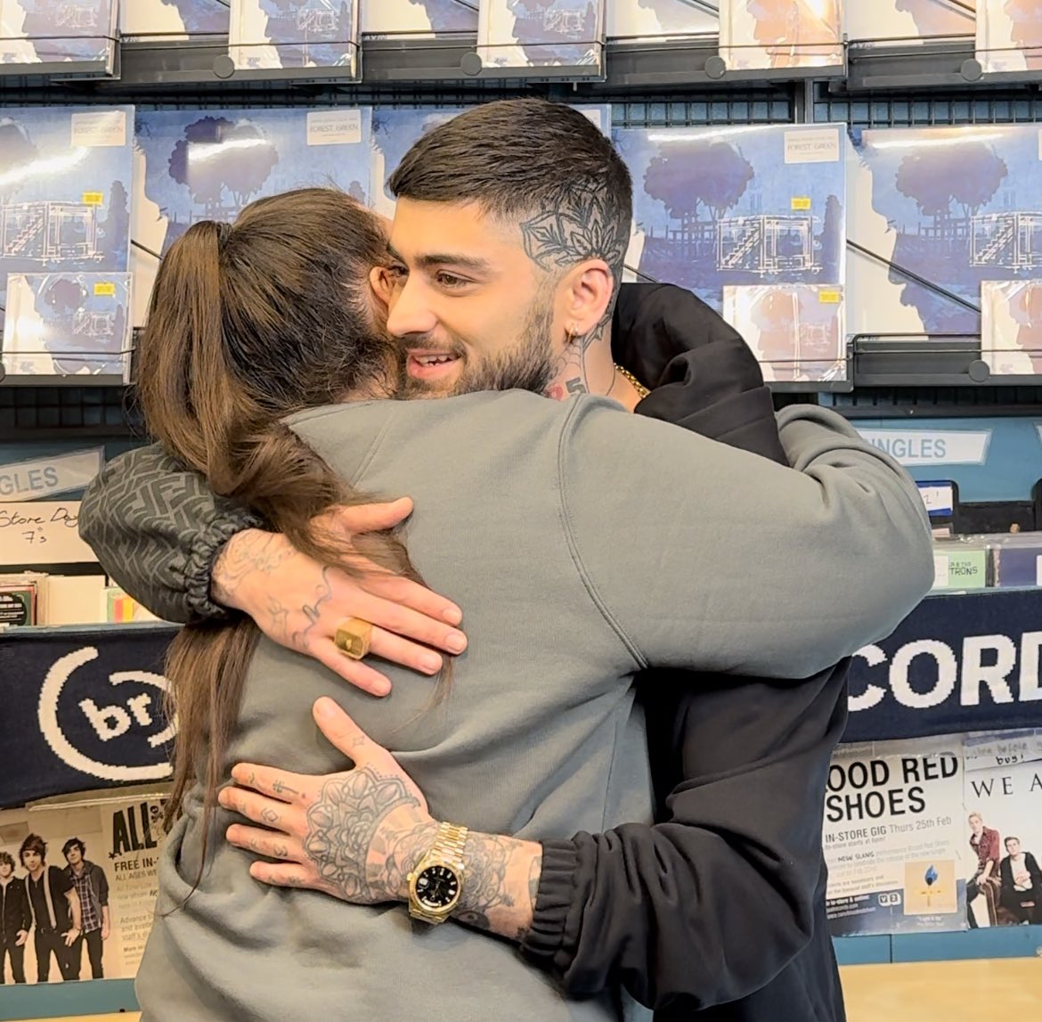 bluntofmine's tweet photo. @zaynmalik @inZAYN you’ve made my dreams come true 🤍 thank you for being so kind and the hug. so proud of you🥹 https://t.co/C7DTgXiM9q