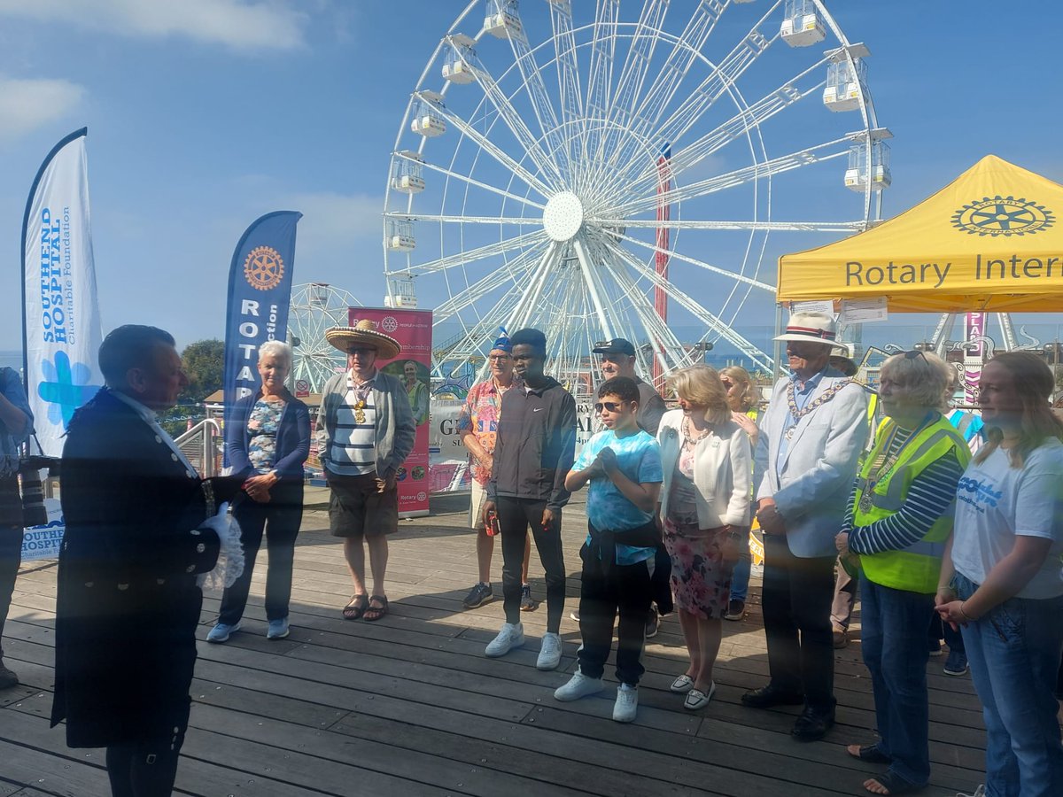 Started off the Southend Rotary Pier Walk this morning, celebrating 20 years of raising money for local charities. What a superb voluntary organisation that spans the world. @southendrotary @southendmace1 @Anna_Firth