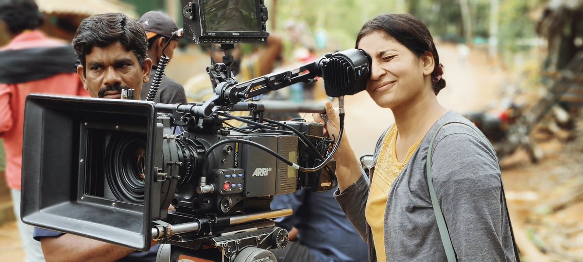 IamAnitaBhat's tweet image. My favourite routine other than yoga ❤️

Won't get tired of this ever 

#movie #shooting #lightcameraaction