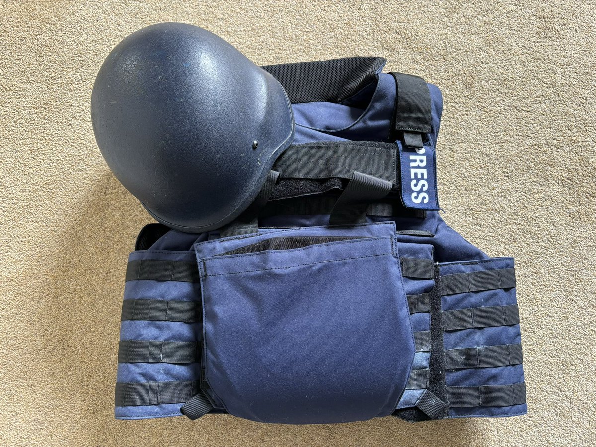 It’s time to hand in my body armour after 30+ years covering conflict for the BBC. How have our ways of surviving on the battlefield evolved? Here’s a bumper 🧵