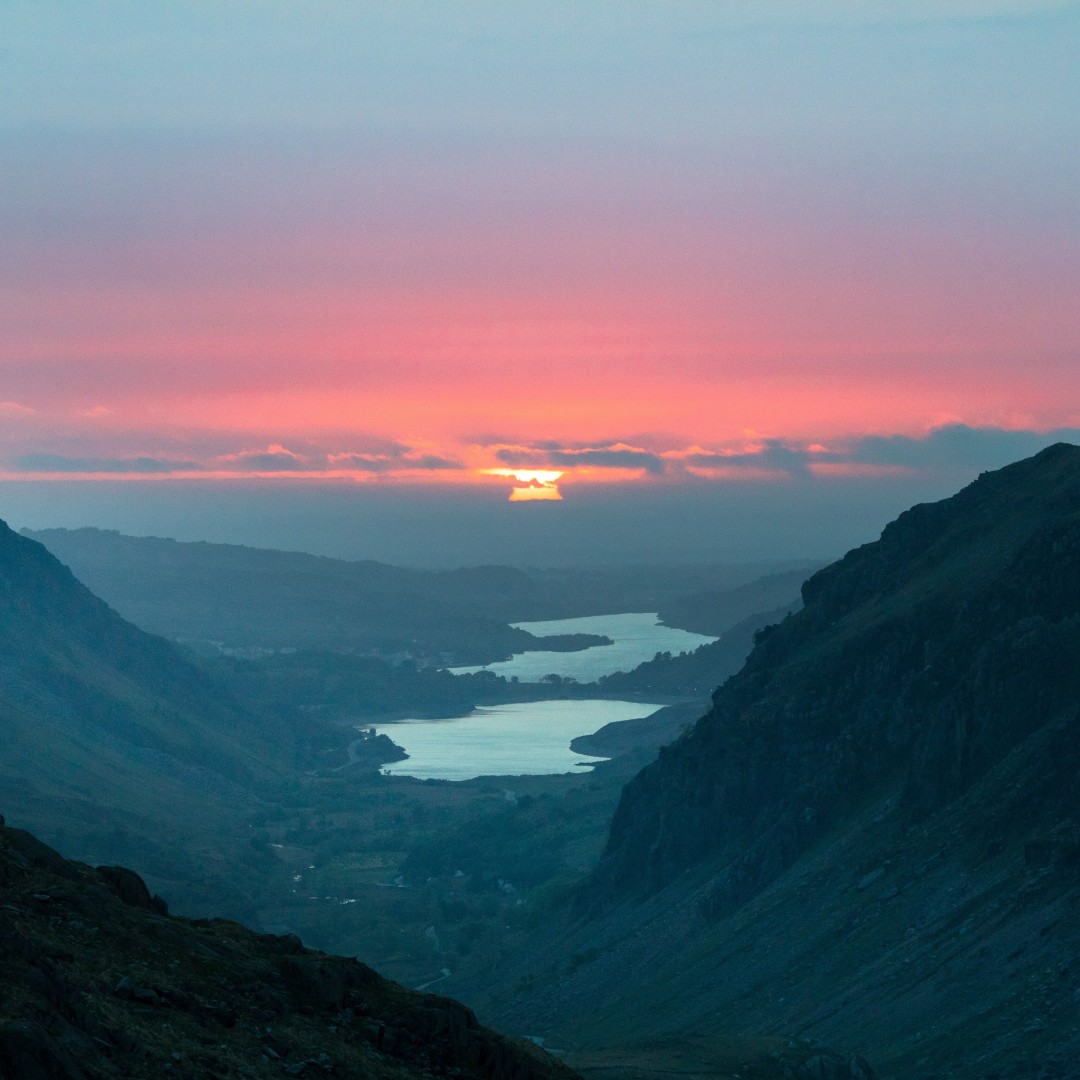 Join our night-time trek up Mount Snowdon from the 3rd to the 4th of August, where you will witness amazing views of the Snowdonia National Park and enjoy a tasty breakfast after a sunrise descent. 30% discounted registration fee ends soon 🌟 Sign up at bcrt.org.uk/get-involved/e…