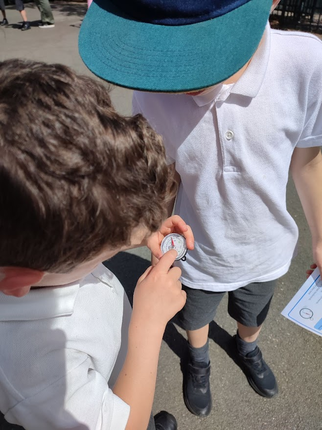 🧭 'Year 1 have been using compasses and the four compass points to guide each other around the playground.' ~ Ms Morris

#SacredHeart #GrowInLove #Teddington