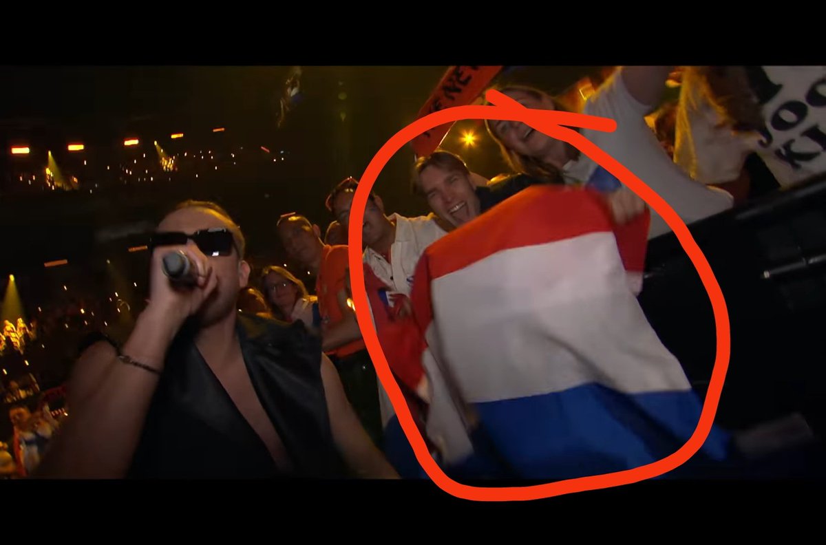 NOW I NOTICED IT??? (its from grandfinal)