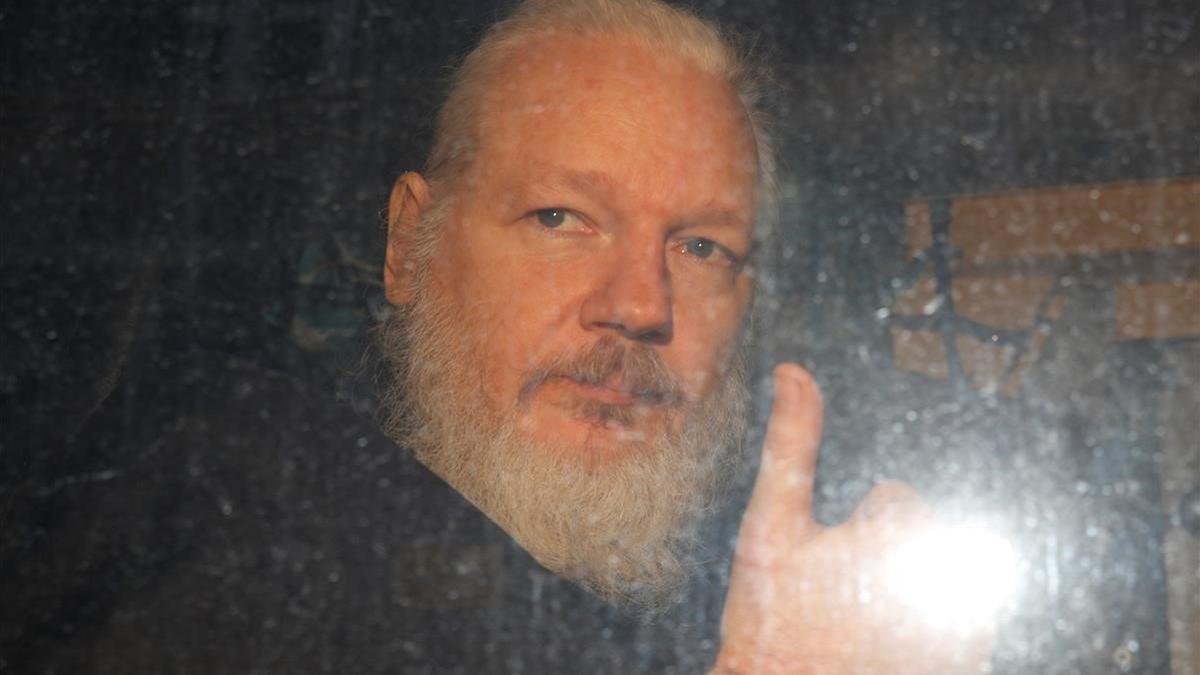 Mañana, #20demayo, se decidirá sobre la #extradición de Julian Assange a #EEUU El futuro de la #democracia y los DD.HH están en juego. La resolución que tomen los tribunales en Reino Unido será de las más importantes y silenciadas de la Historia de la Humanidad. #FreeAsssangeNOW