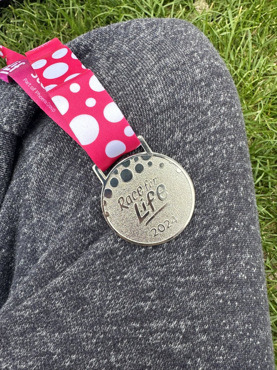 Done my first 5K in 33 minutes, I done it!!! So proud of myself, it wasn’t easy but I pushed through! Thank you to everyone who supported me and donated!! Together we can all make a difference 💖🩷 #RaceForLife @raceforlife