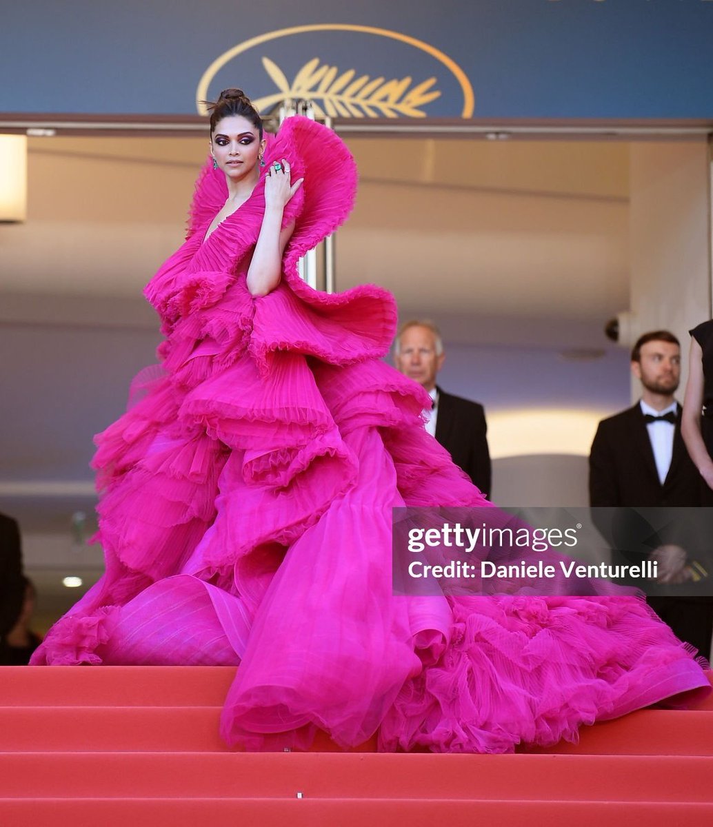 hina khan and deepika padukone are the only IT girls of cannes, they both should go next year to show how it's done 🥂🫶🏽

#HinaKhan #DeepikaPadukone 
#Cannes2024