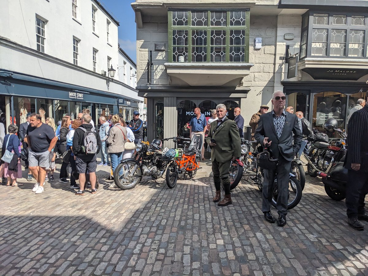 Kidical Mass Guildford (@kmguildford) on Twitter photo Loving whoever parked their cargo bike in the middle of the Distinguished <a href="/gentlemansride/">The Distinguished Gentleman's Ride</a> all sorts of bikes can be friends Loving whoever parked their cargo bike in the middle of the Distinguished <a href="/gentlemansride/">The Distinguished Gentleman's Ride</a> all sorts of bikes can be friends