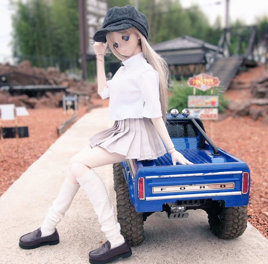 littlecraftさんのクローラーパークでF150納車1周年記念も兼ねて記念撮影。 ＃ドールとラジコン #dollRoomsecret #littlecraft