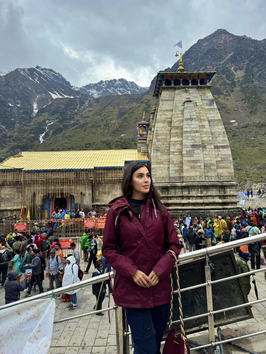 The most energetic and spiritual place I’ve visited - Kedarnath temple #kedarnath #kedarnathtemple #himalayas 🙏🏽