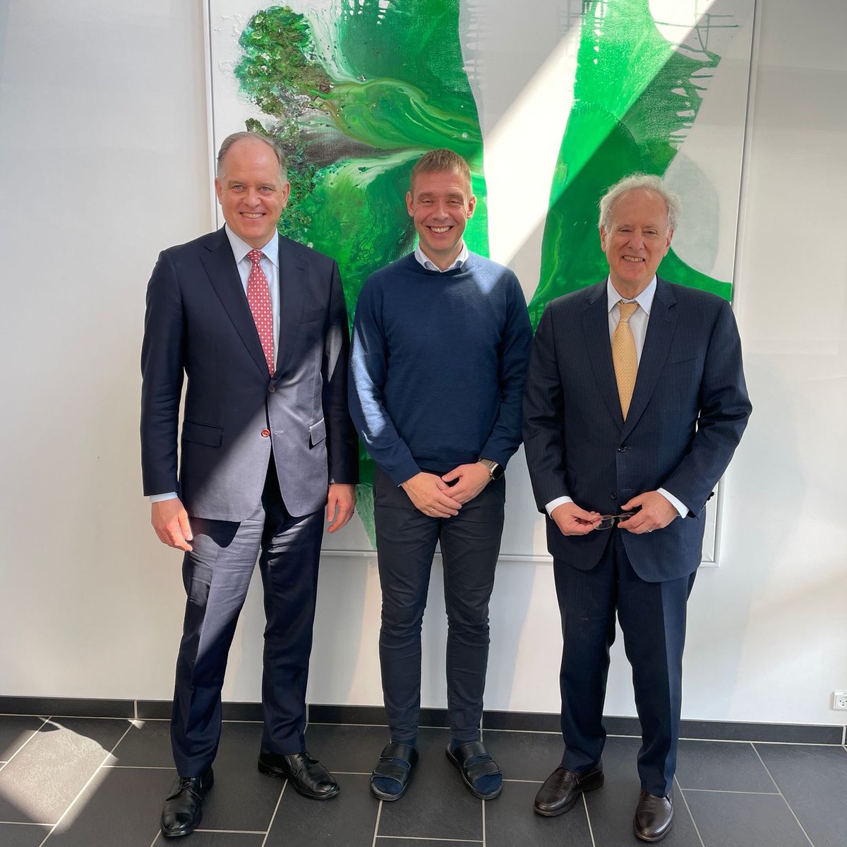 Thanks to #hiddenfjord for the opportunity to learn more about salmon farming here in the Faroe Islands from Óli Hansen. Their strong exports to the United States are a great example of 🇺🇸 and 🇫🇴 trade ties. Great to be joined by @StateDept‘s Deputy Assistant Secretary Douglas