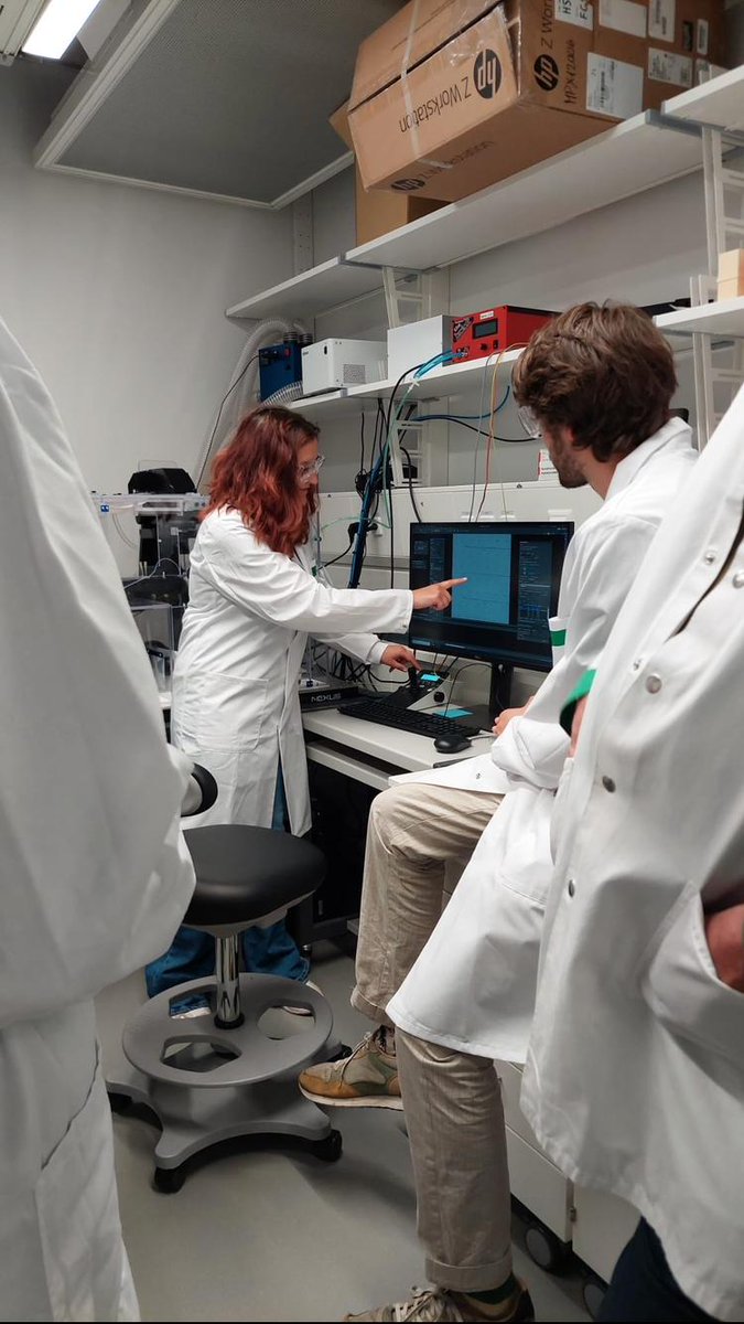 ETH Zurich’s new BSS teaching and research building on the Schällemätteli life science campus in Basel has officially opened its doors. In the Bioanalytics group, we organized a lab tour for the curious guests to showcase our work on "labs in credit card size".