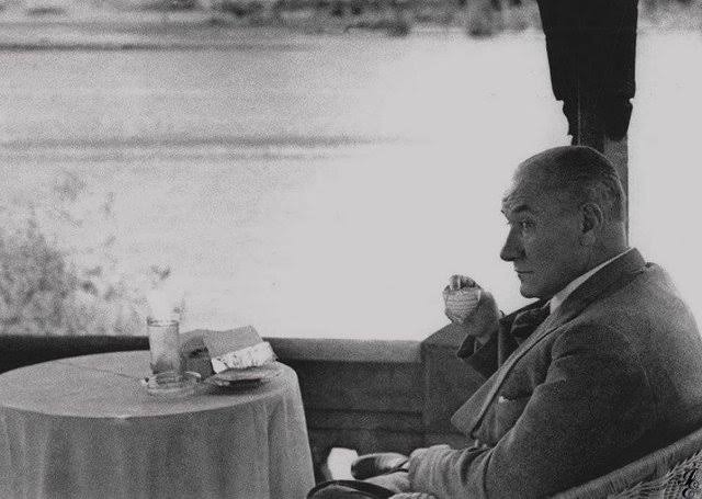 s0syalist's tweet photo. Atasız kul olmaz
Atamla sev beni...

#19Mayıs1919 https://t.co/QFLMZHv1rk