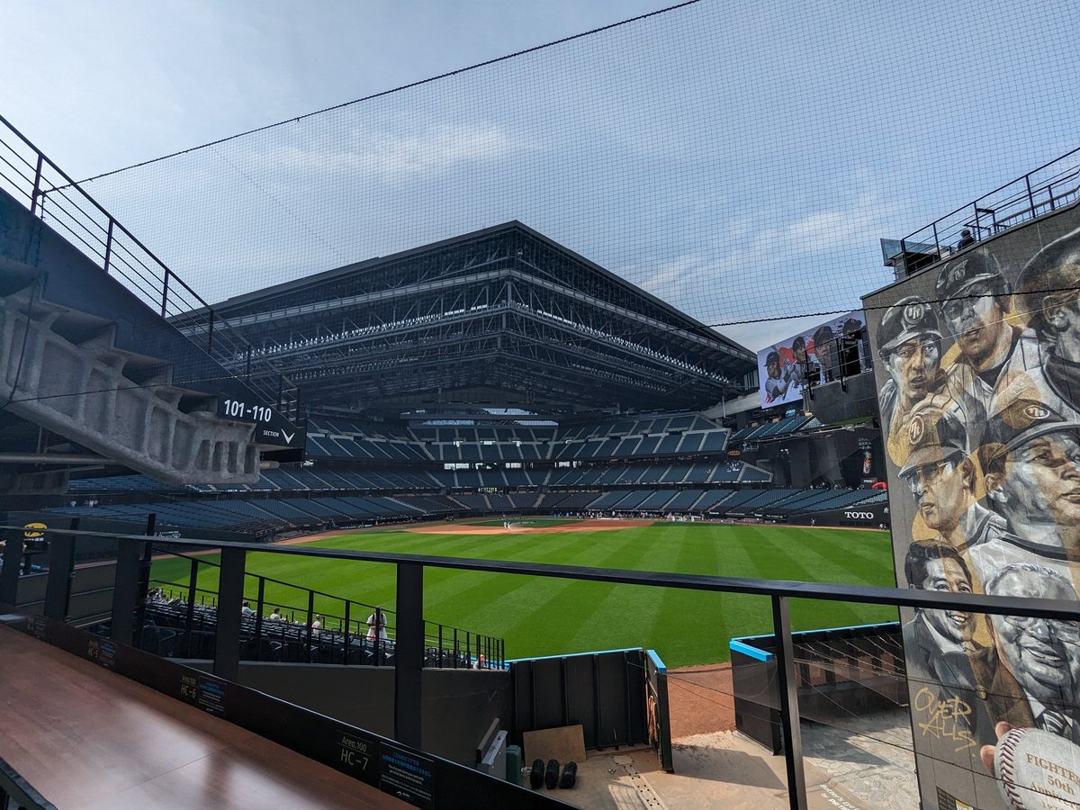 今日はファイターズアウェイ戦で残念な結果でしたが、主のいない北海道ボールパークは色々なイベントで賑わってました
屋根も空いて気持ちいい
#いまそら #イマソラ 
#企業公式さんと繋がりたい
#企業公式つぶやき部
#企業公式相互フォロー
#企業公式フォロー祭り
#北海道ボールパーク
#ファイターズ