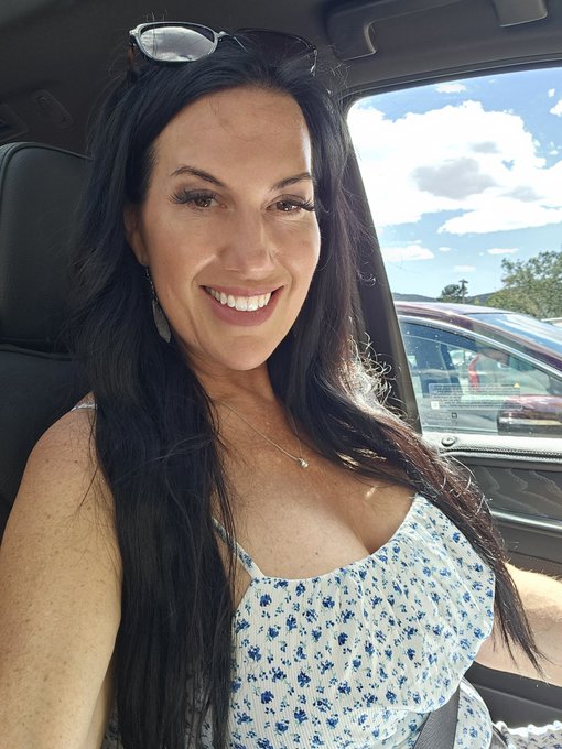 Does this shirt make my boobs look extra big?😛 https://t.co/ipP0NllSeN<a href="/tag/superbowl"class="tags"><span>#superbowl</span></a>