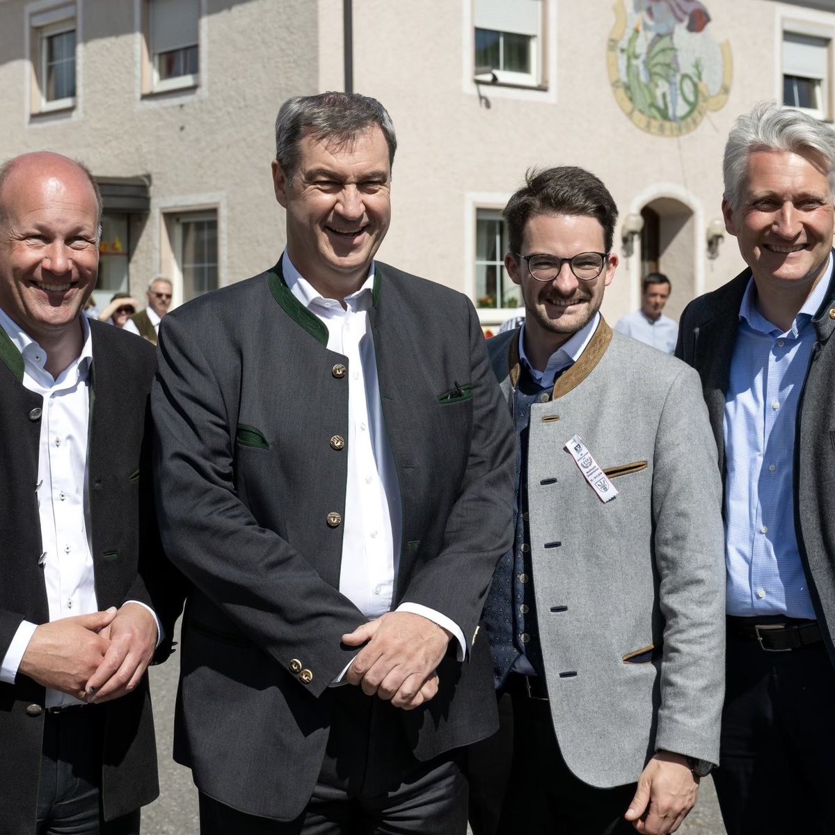 Unterwegs im Land: 45. Bezirksmusikfest in Dinkelscherben im Landkreis #Augsburg. Ein farbenprächtiger Festzug zu wunderschönen Heimatklängen. #Bayern wäre nicht dasselbe ohne seine #Musikkapellen. Danke an die vielen Ehrenamtlichen, die uns das Leben mit ihrer #Musik und ihrem