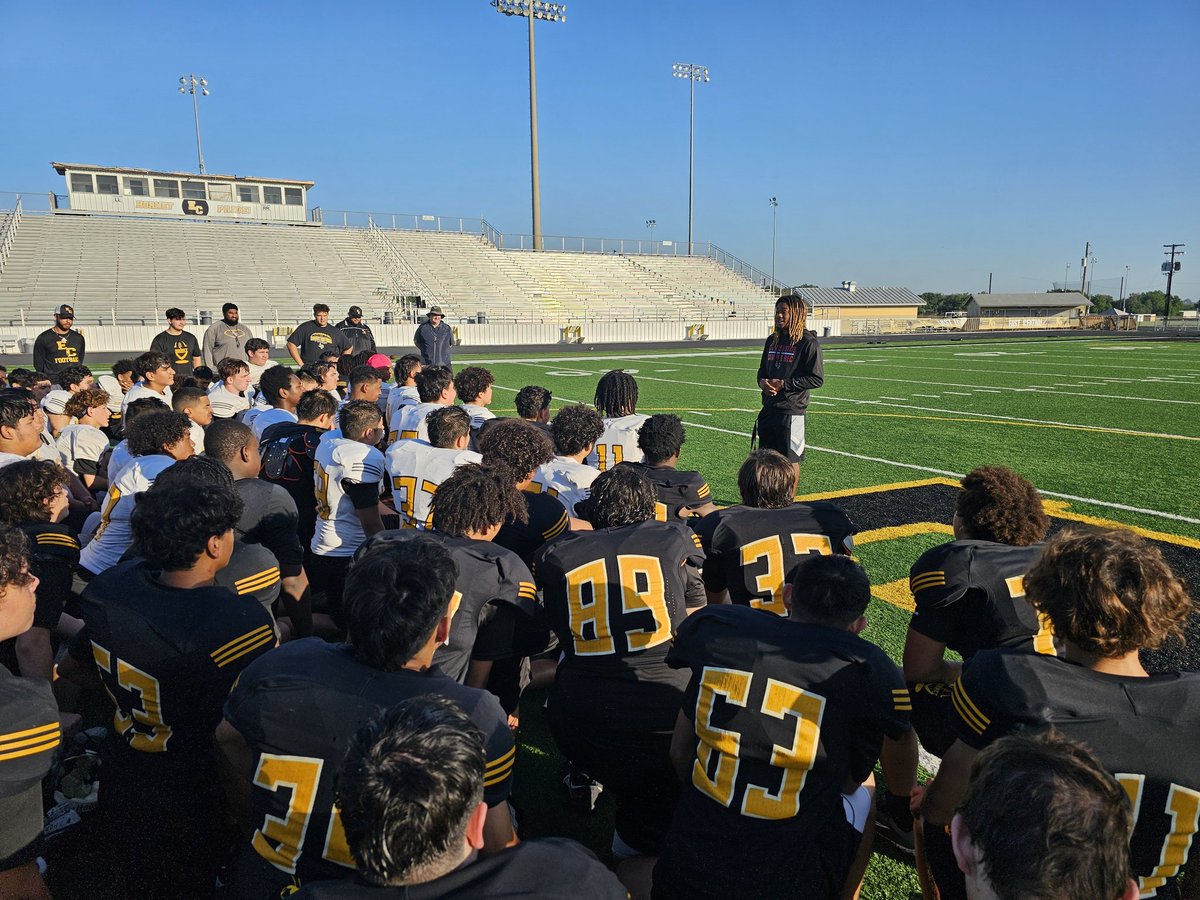 Coach Hubb (@joehubb74) on Twitter photo Thank you to Evian Thompson, former East Central Hornet and current Sul Ross State Lobo for sharing with our team! #LEO #Wewillwin <a href="/_ECFootball/">EC Hornet Football</a> <a href="/ArriolaSuzette/">Suzette Arriola</a> <a href="/ECISDtweets/">East Central ISD</a> <a href="/ECHShornets/">ECHS</a> <a href="/_ECAthletics/">ECHS Hornet Athletics</a> Thank you to Evian Thompson, former East Central Hornet and current Sul Ross State Lobo for sharing with our team! #LEO #Wewillwin <a href="/_ECFootball/">EC Hornet Football</a> <a href="/ArriolaSuzette/">Suzette Arriola</a> <a href="/ECISDtweets/">East Central ISD</a> <a href="/ECHShornets/">ECHS</a> <a href="/_ECAthletics/">ECHS Hornet Athletics</a>