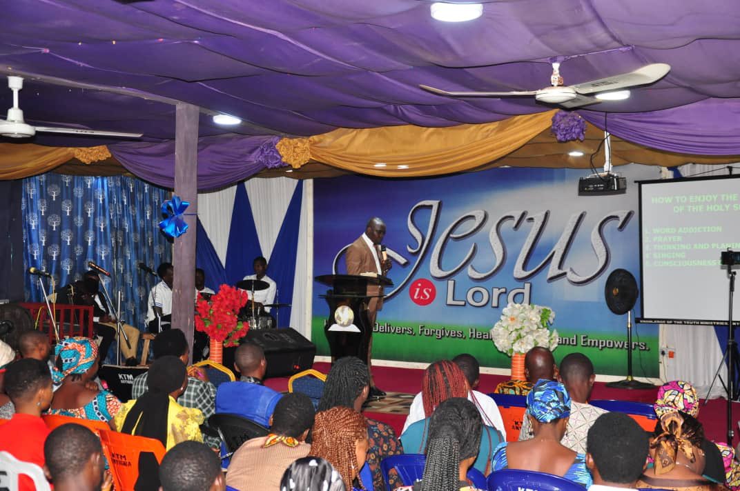 Ktm_anyigba's tweet photo. "Cross session of today's celebration/pentecost service"                             
Topic: Encountering The Spirit Of Divine Help. #sundayservice #pastorsegun https://t.co/V8xiS4EEZz
