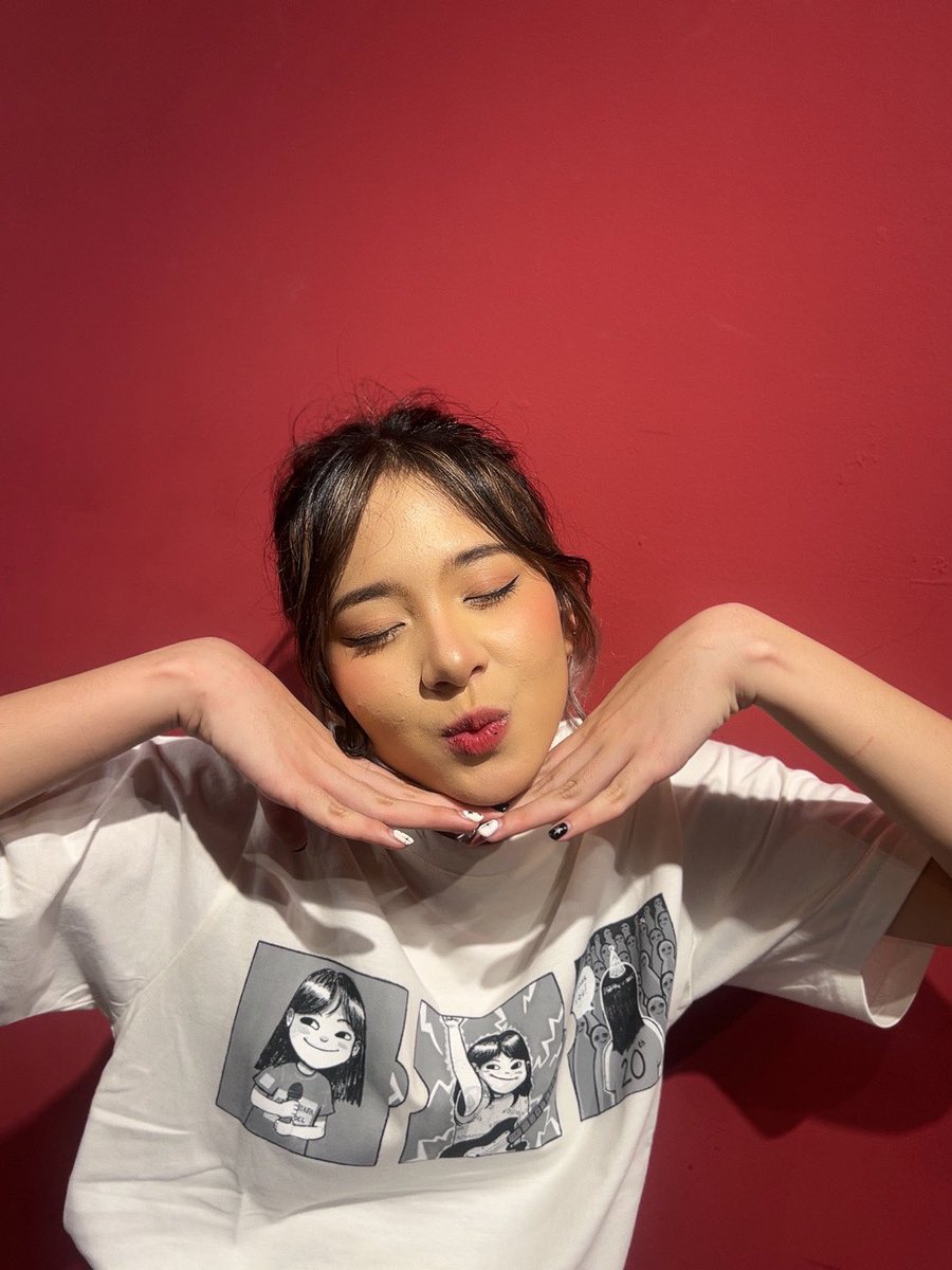 Marsha Lenathea tweet media