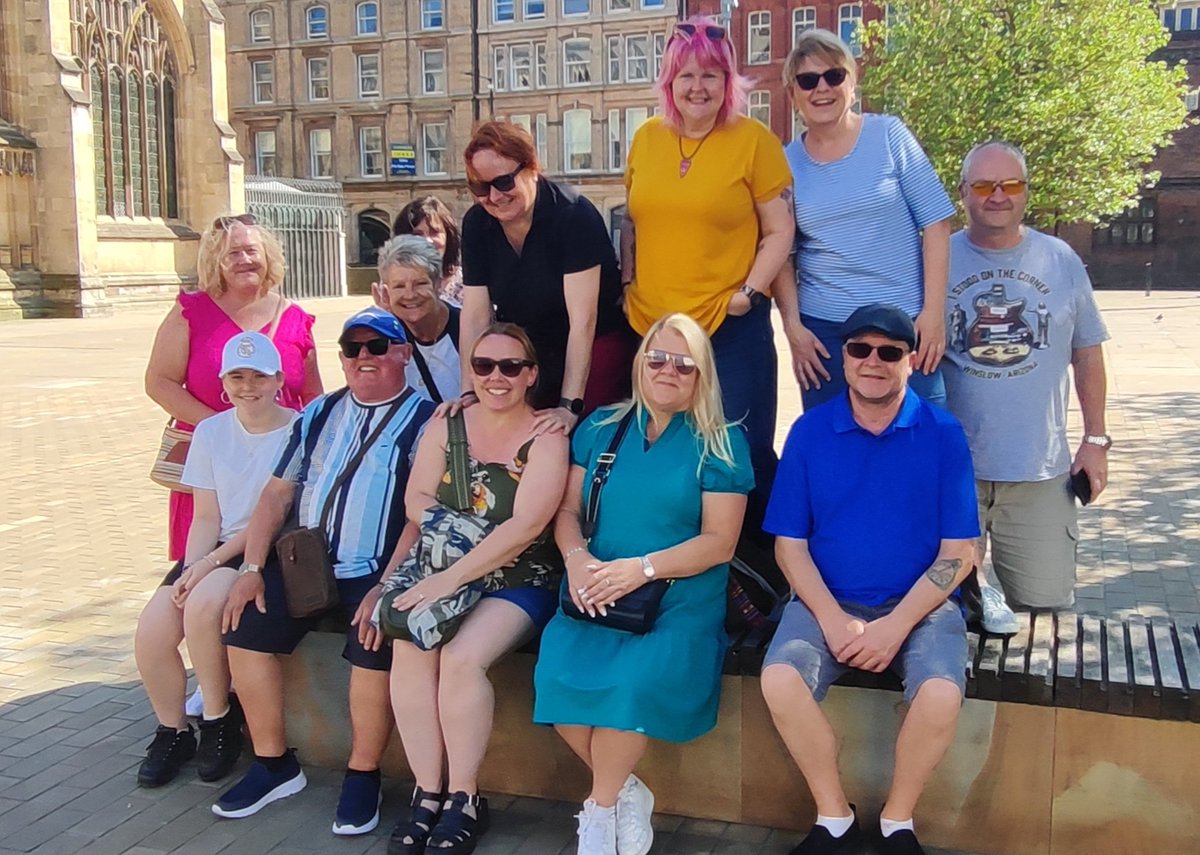 A sun-tastic day taking staff and friends from Westfield Residential Home on the Old Town guided walk 🍻🌞😎 #LoveHull