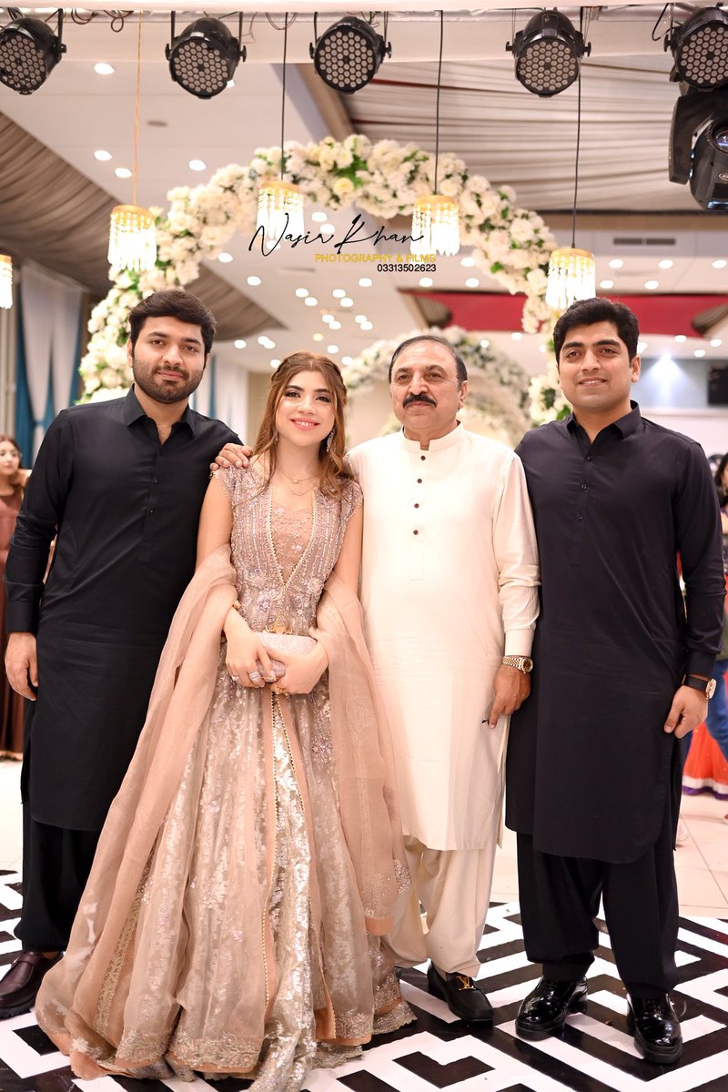 FOREVER🫶🏻

#family #siblings #cousinsmehndi  #familyevent 

@TariqBajari @umair_bajari @BajariWaqas