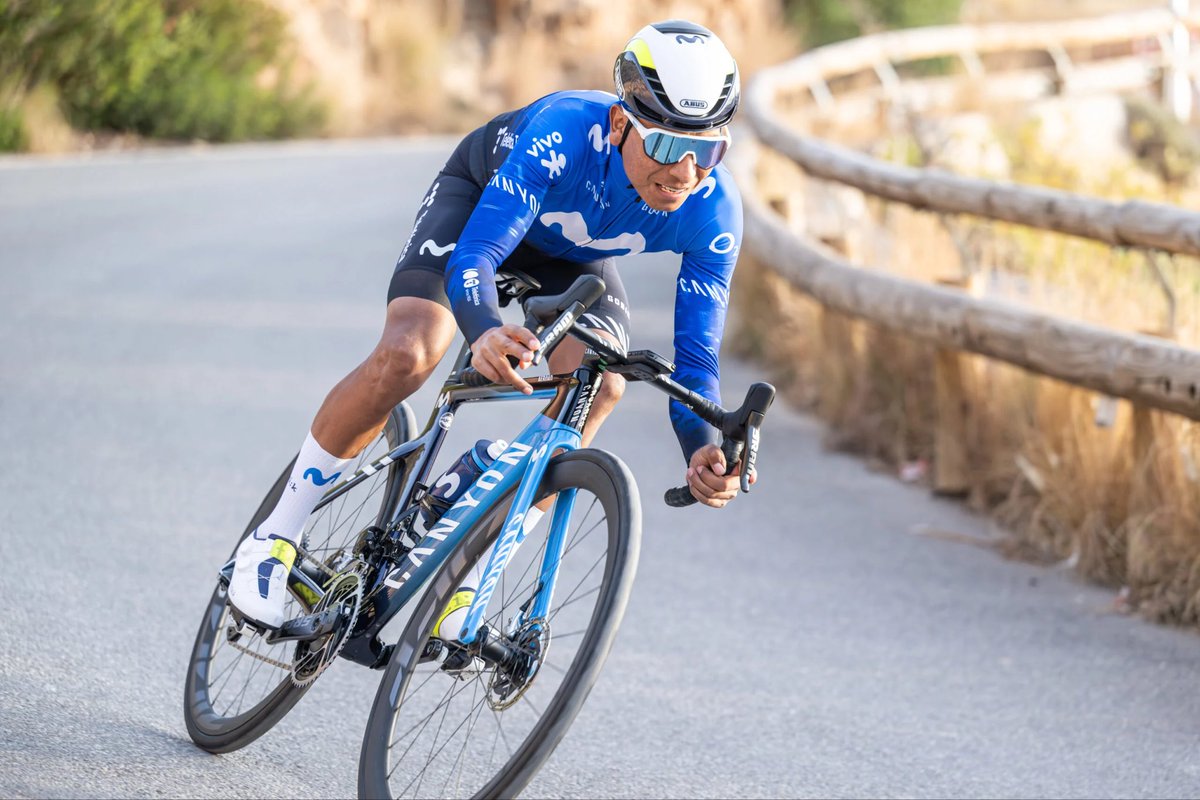 La etapa de Nairo Quintana es para ponerla en todas las escuelas de ciclismo.

Ha sabido cuando arrancar, que ruedas escoger y cuando coger la fuga.

Solo la exhibición del mejor ciclista del mundo le ha dejado sin victoria.

Bravo, Nairo 👏🏻👏🏻👏🏻