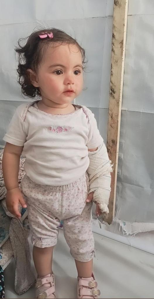 🚨🚨URGENT Please do not let this innocent face suffer any more after she lost her dearest people and suffered from injury, hunger and malnutrition. I cannot bear to lose her. Please help me evacuate her out of Gaza. Donate or share the link gofund.me/5ab6d135